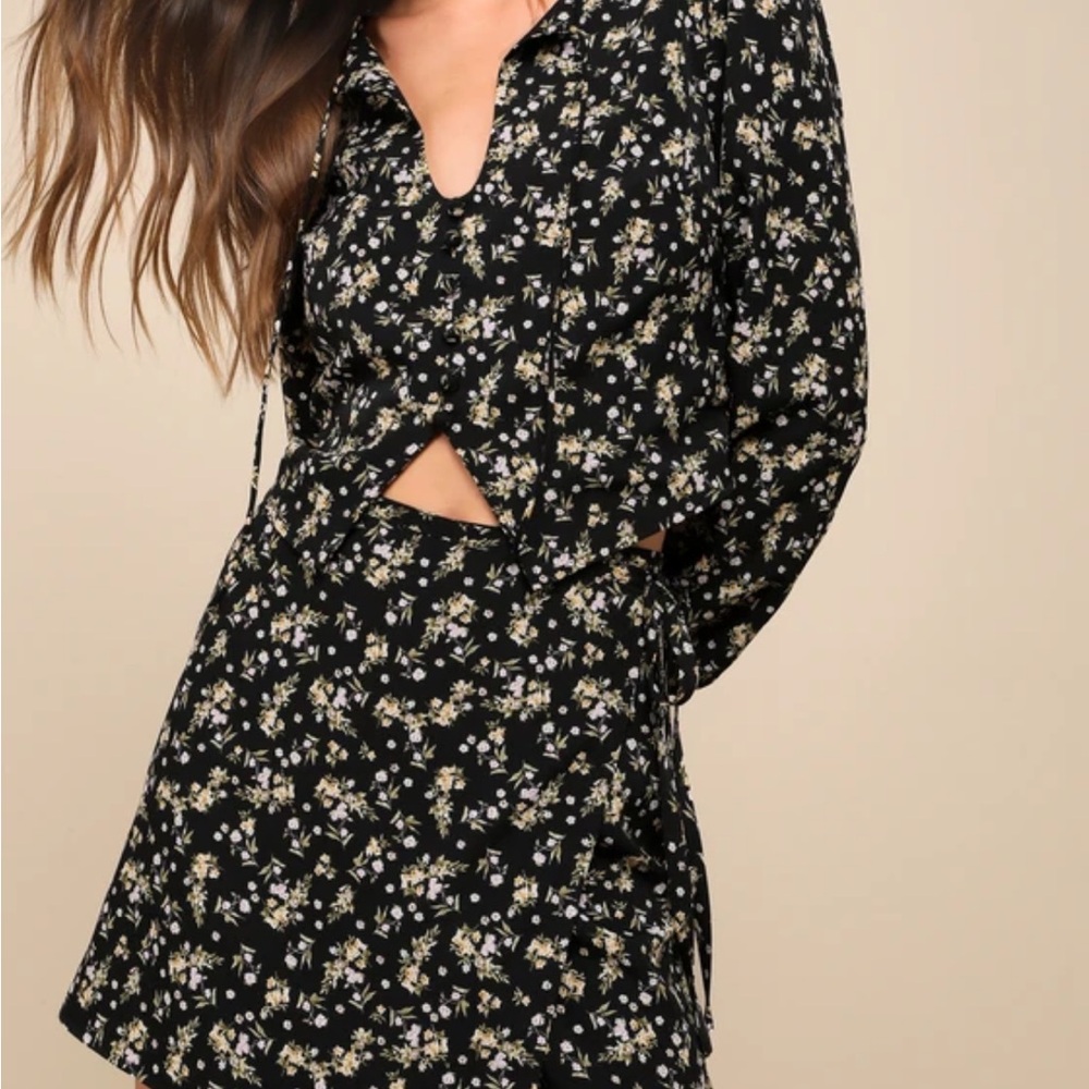 Sophisticated Crush Black Floral Print
Two-Piece Mini Wrap Dress
